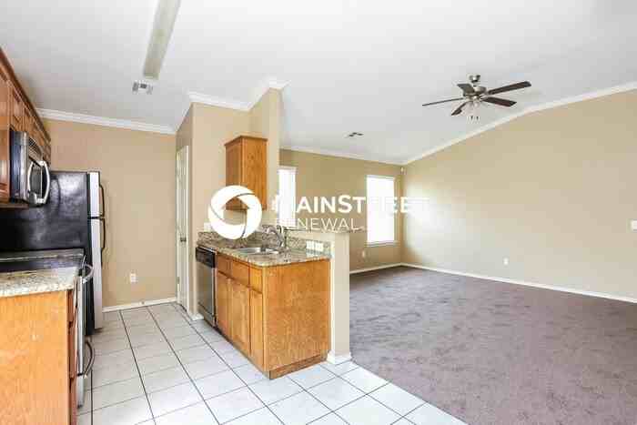 10633 Northwest 34th Street - Photo 7 of 15