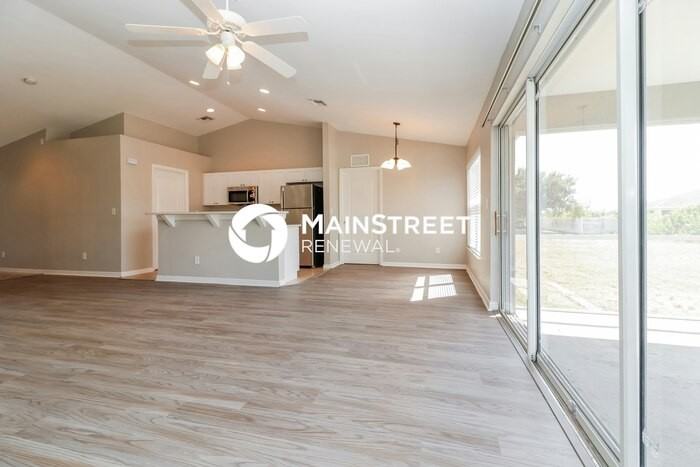 308 Nw 18th Ave - Photo 3 of 16