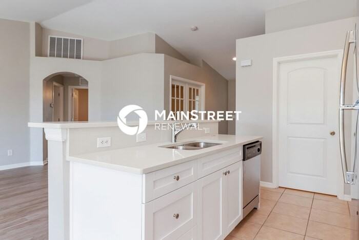 308 Nw 18th Ave - Photo 5 of 16