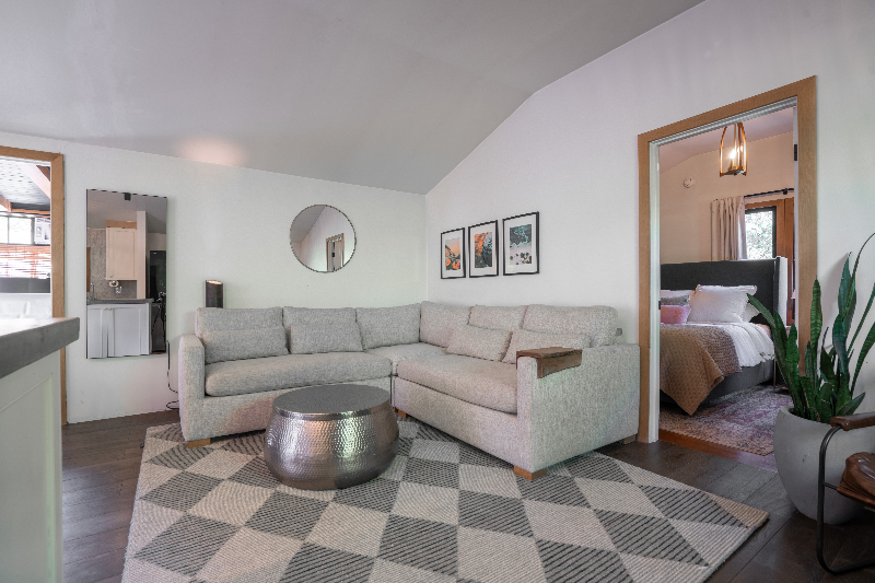 617 Acacia Ln - Photo 2 of 20