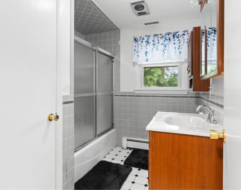 22 Henry St - Photo 3 of 20