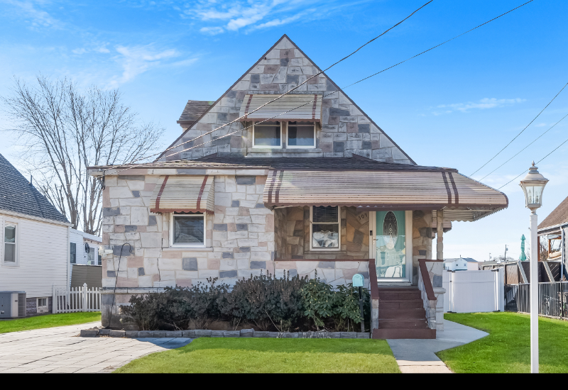 505 Bayside Drive - Photo 2 of 20