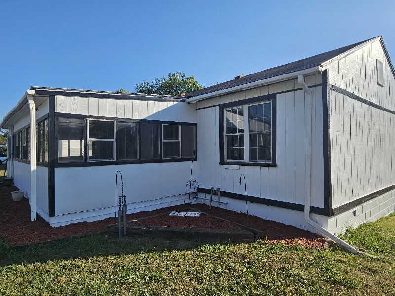 319 South Ash Street - Photo 2 of 18