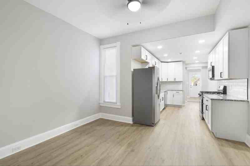3611 Chestnut Ave - Photo 3 of 11