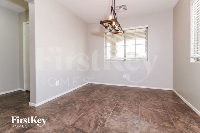 18652 W Fulton St - Photo 3 of 15