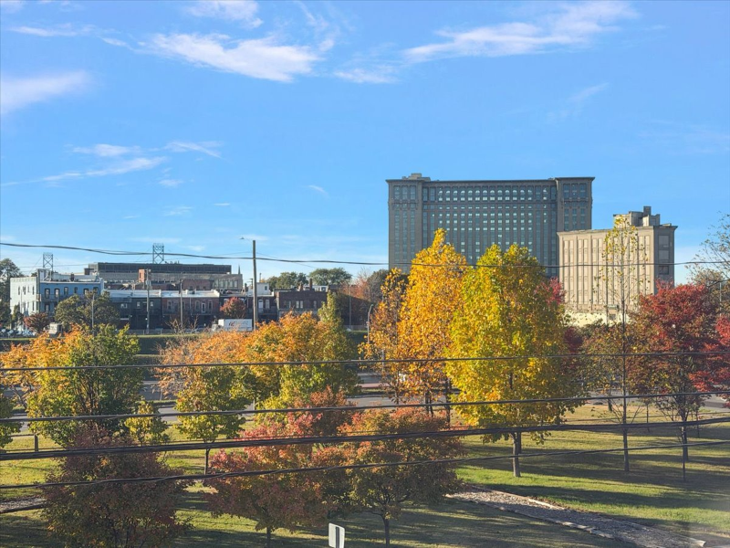 2028 Pine Street - Photo 3 of 7