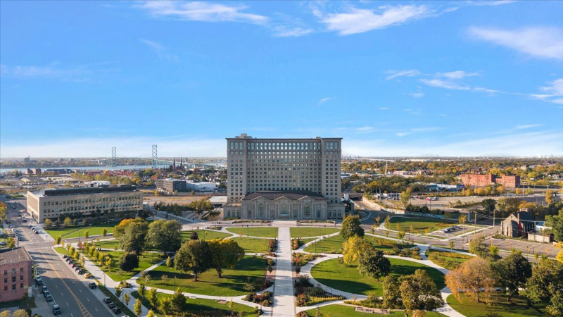 2028 Pine Street - Photo 4 of 7