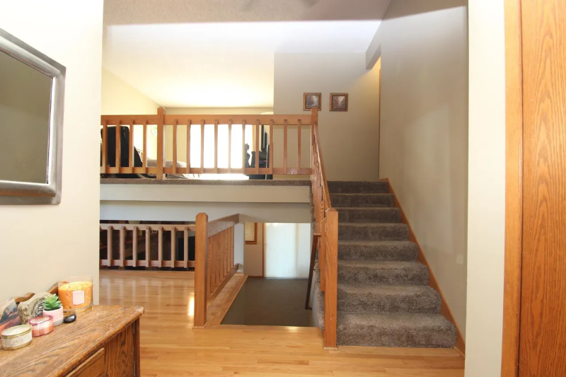 2721 Westcliffe Dr - Photo 2 of 8