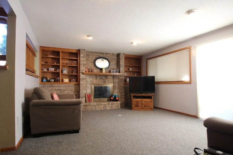 2721 Westcliffe Dr - Photo 3 of 8