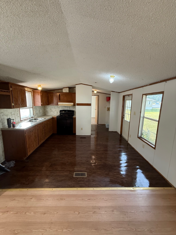 408 Mooney St - Photo 2 of 5