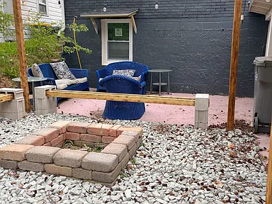 1604 W 11th St - Photo 2 of 13