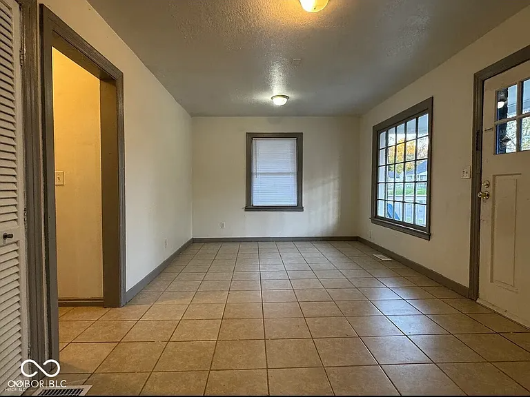 1604 W 11th St - Photo 3 of 13