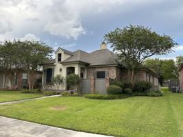 featured image of 1001 Southlake Cir