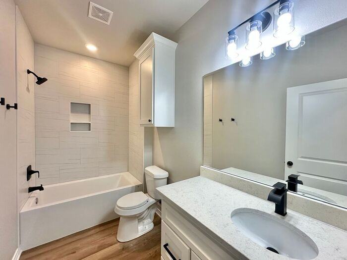 2404 Henshaw Creek Dr #101 - Photo 7 of 31