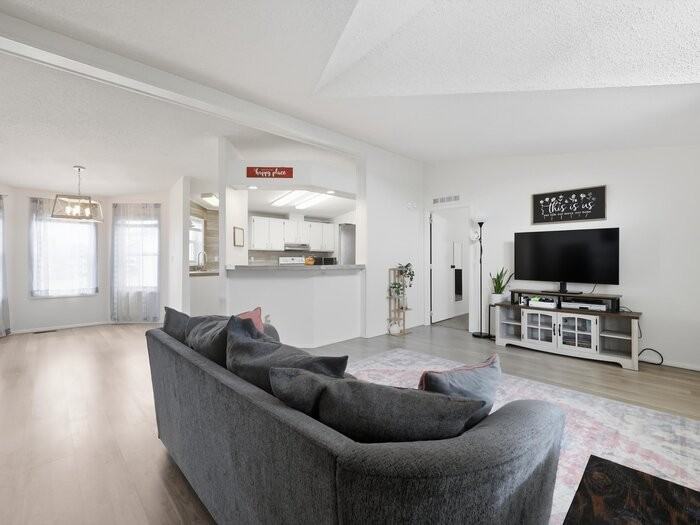 4735 Adrienne Dr - Photo 3 of 9