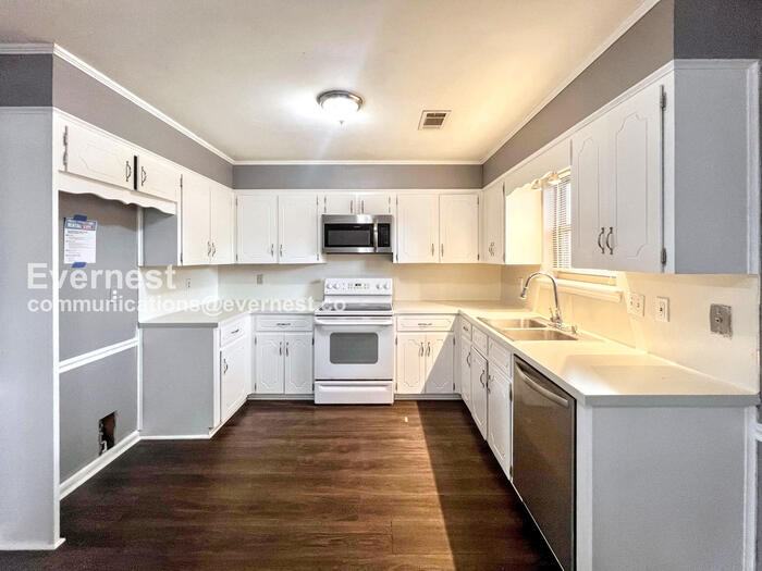 44 Barnwell Dr - Photo 4 of 17