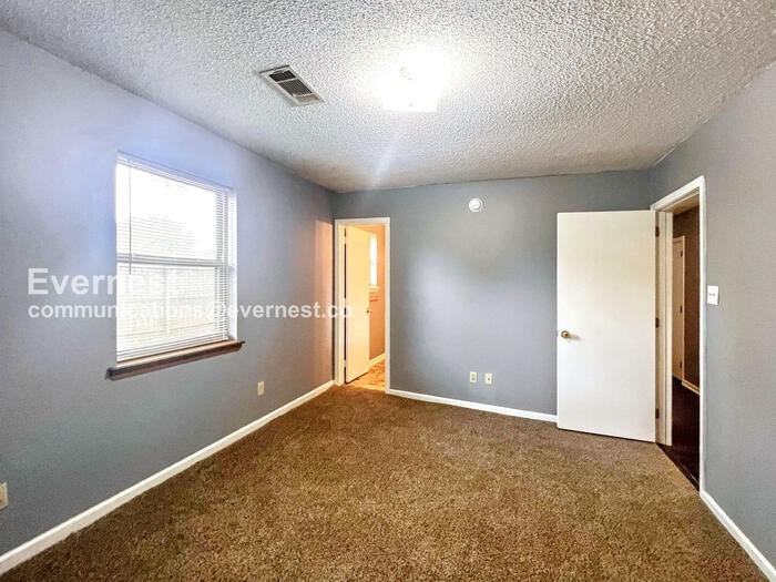 44 Barnwell Dr - Photo 6 of 17