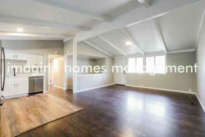 1125 Ne 52nd Ter - Photo 4 of 13