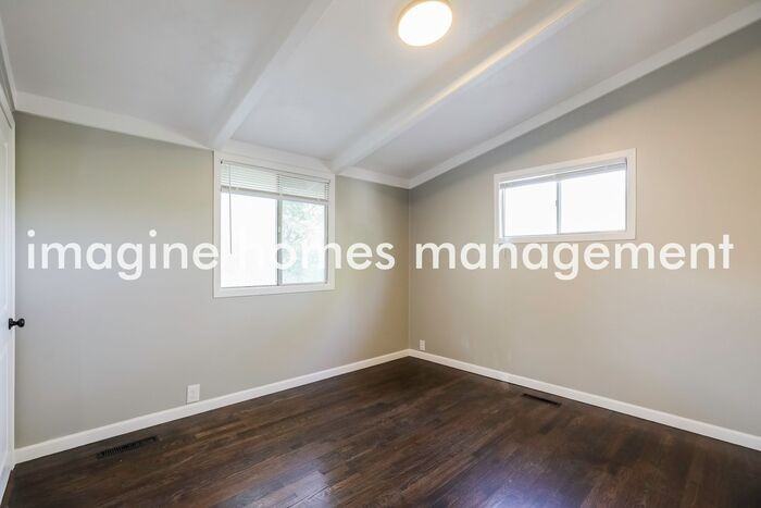 1125 Ne 52nd Ter - Photo 6 of 13