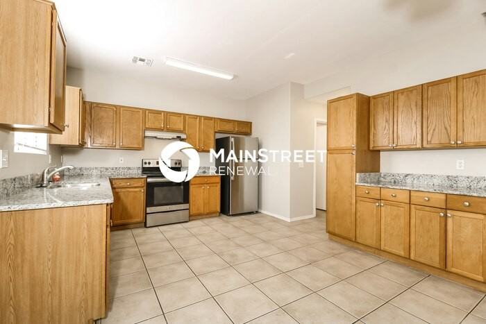 16239 W Sierra St - Photo 4 of 15