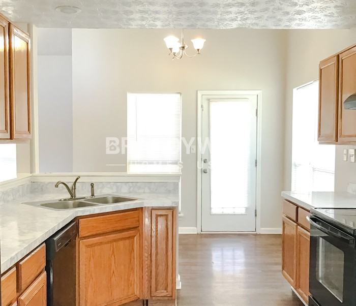 305 Shadetree Ln - Photo 5 of 19