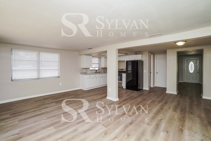 6235 Maplewood Dr - Photo 2 of 15