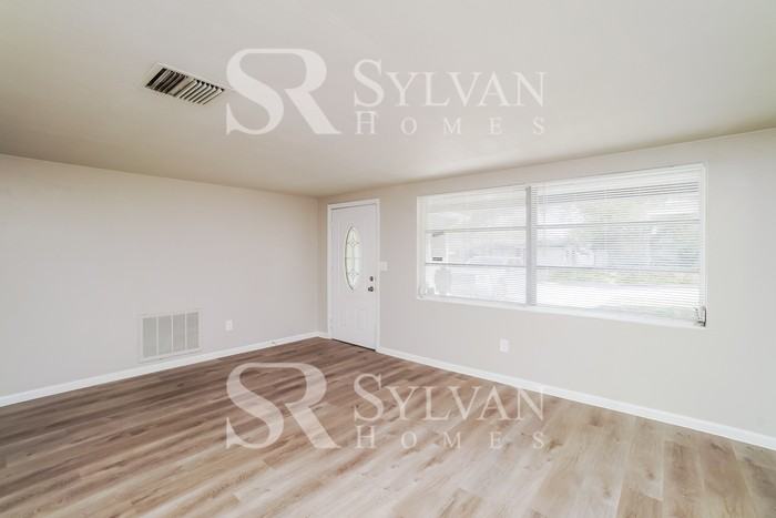 6235 Maplewood Dr - Photo 3 of 15