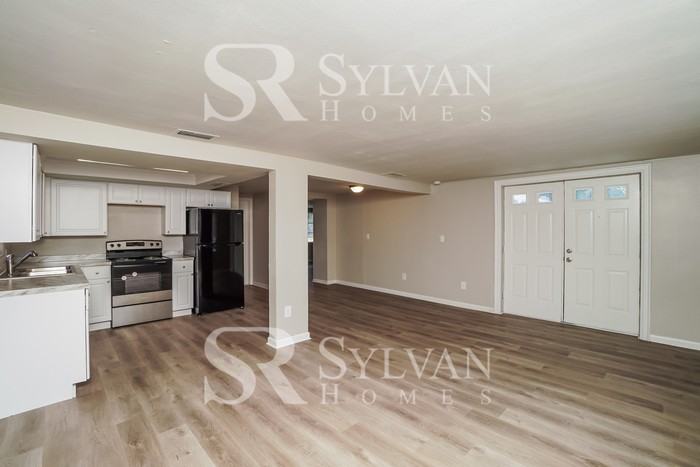 6235 Maplewood Dr - Photo 4 of 15