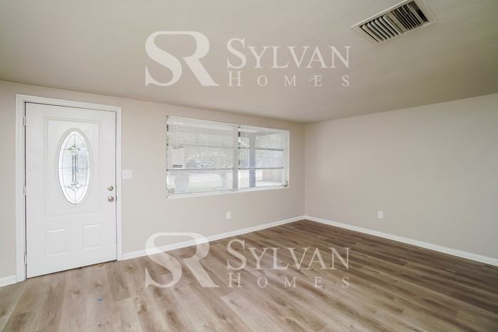 6235 Maplewood Dr - Photo 5 of 15