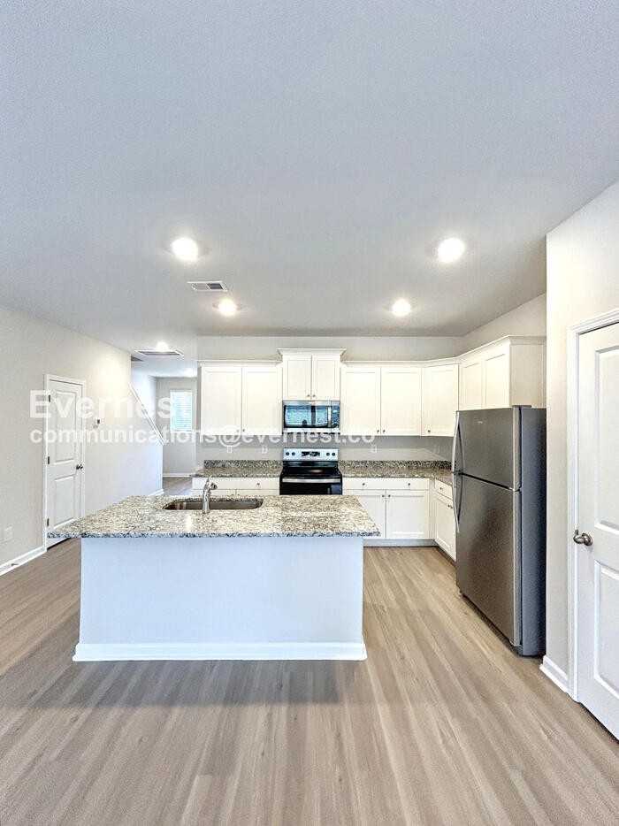 2172 Willow Glen Dr - Photo 2 of 17