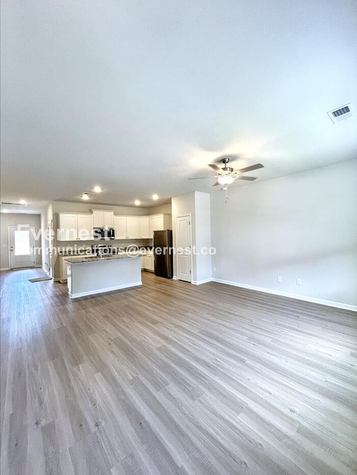 2172 Willow Glen Dr - Photo 3 of 17