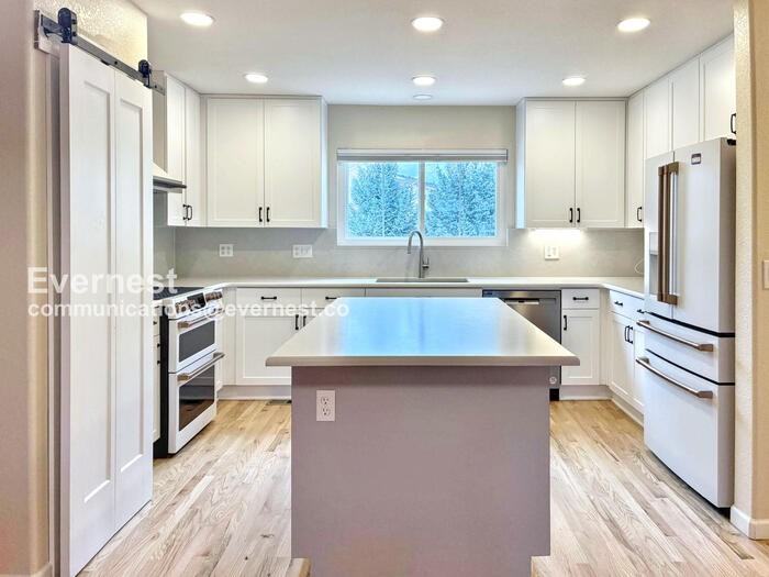 1745 Venice Ln - Photo 3 of 26