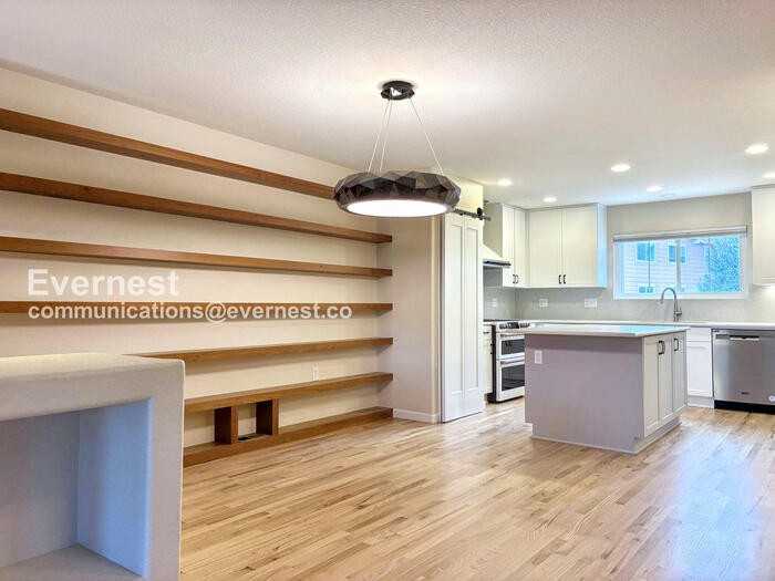 1745 Venice Ln - Photo 4 of 26