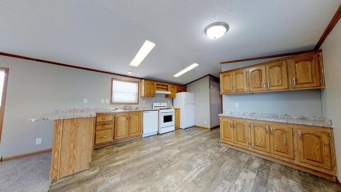 139 American Ave - Photo 2 of 11
