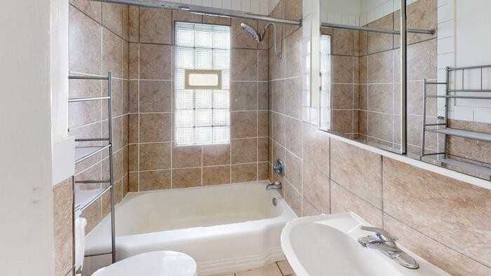 411 W Bowen Ave - Photo 3 of 15