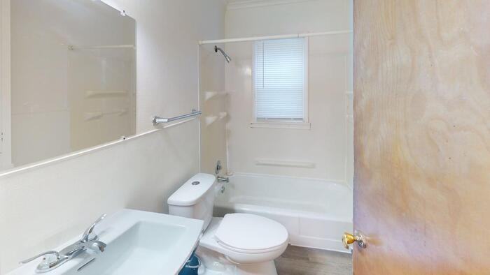1015 N 3rd St #4 - Photo 4 of 10