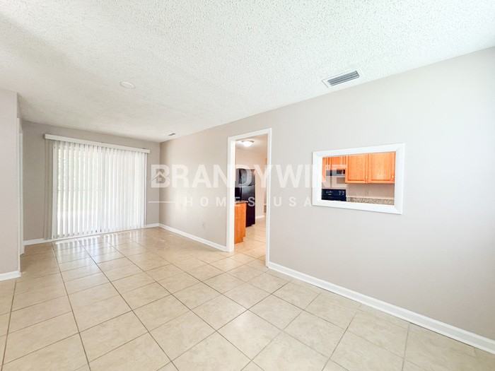 3026 Mangrove Avenue - Photo 7 of 32