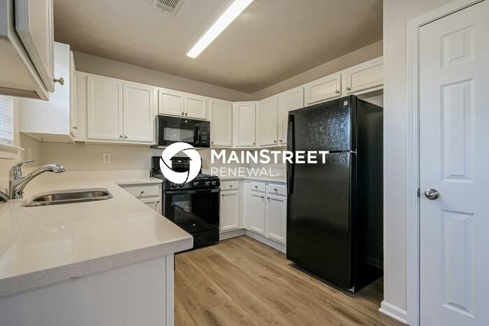 2000 Redwood Trace - Photo 7 of 19