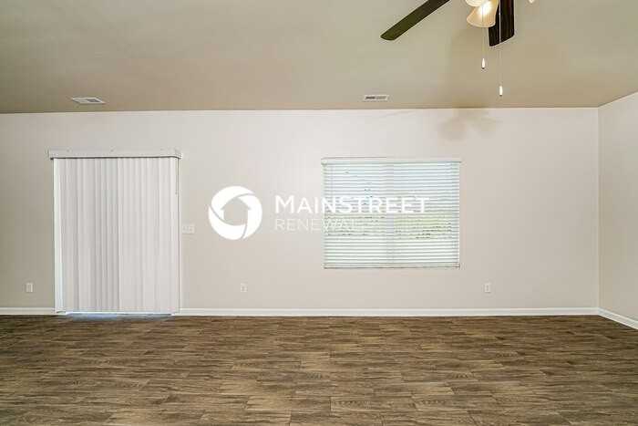 22947 Downing Park Circle - Photo 4 of 19