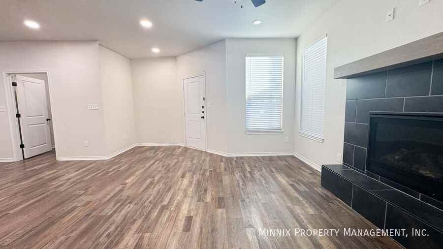 5526 122nd St #B - Photo 6 of 19