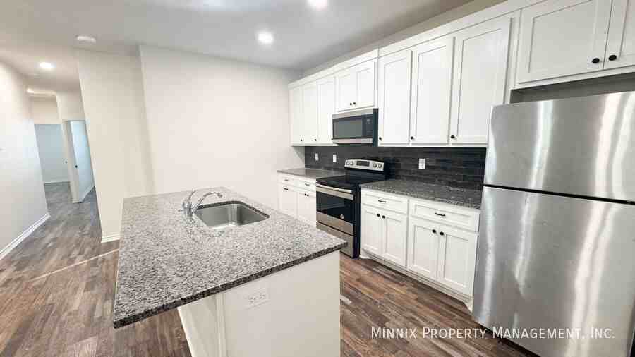 5526 122nd St #B - Photo 7 of 19