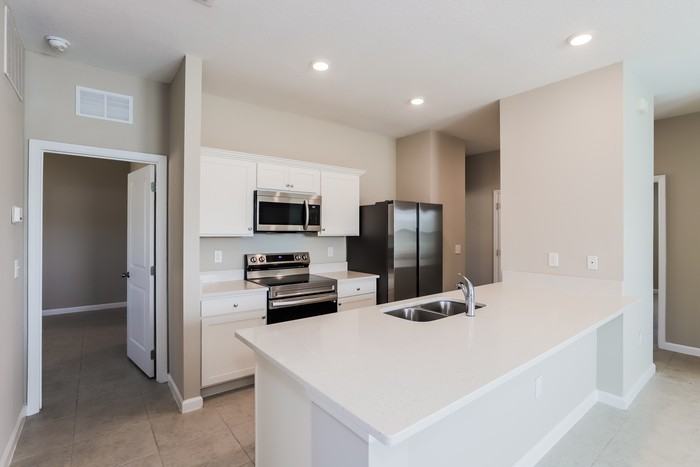 304 Kenilworth Dr - Photo 5 of 10