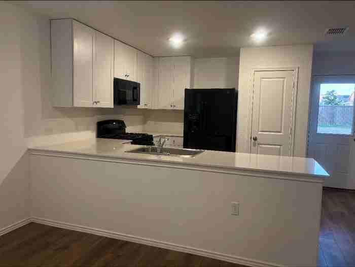 2504 Willkomen Way - Photo 4 of 21