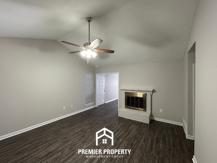 3760 Ivanhoe Dr - Photo 3 of 19