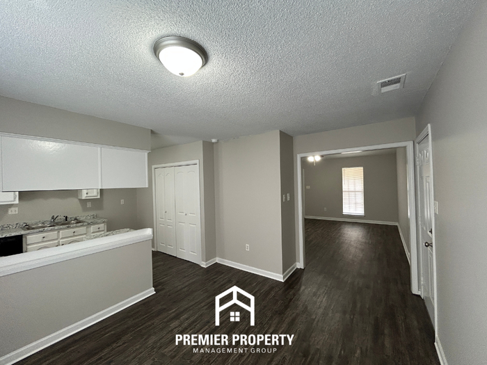 3760 Ivanhoe Dr - Photo 4 of 19