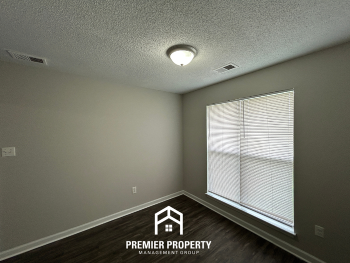 3760 Ivanhoe Dr - Photo 5 of 19