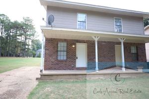 featured image of 707 Stratford Dr #1