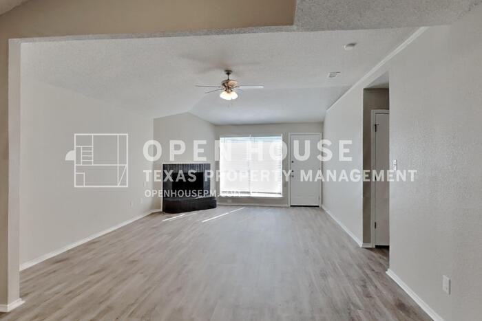 1924 Overland Street - Photo 5 of 30