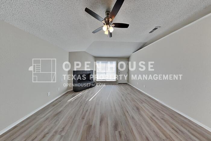 1924 Overland Street - Photo 7 of 30