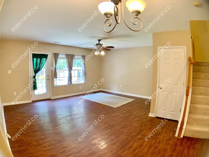 10213 Sarah St - Photo 3 of 27